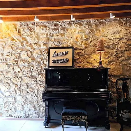 Calderones Hotel