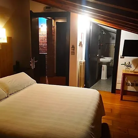 Hotel Calderones